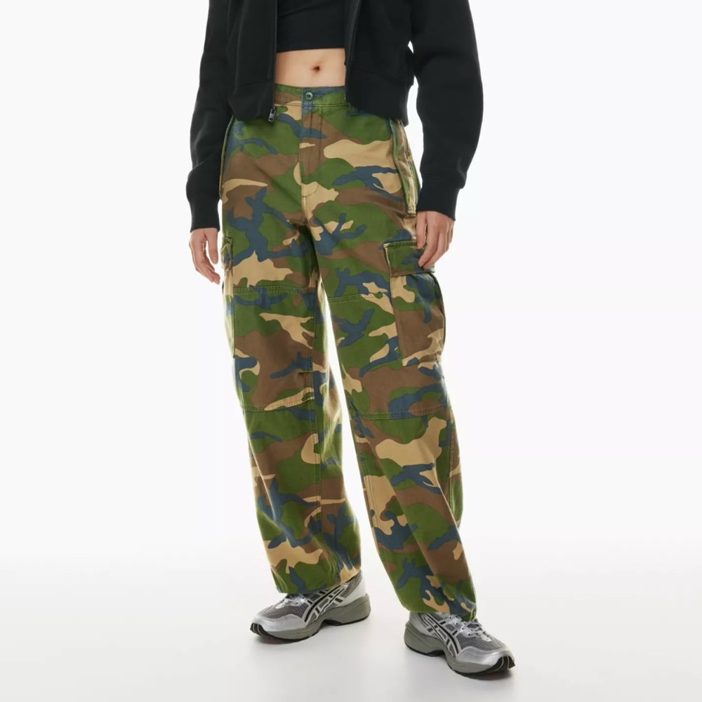 Aritzia TNA New Supply cargo pant, size 2